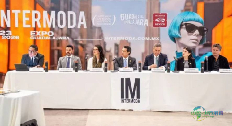 九岁设计师马克斯·亚历山大亮相2026墨西哥潮流时装展