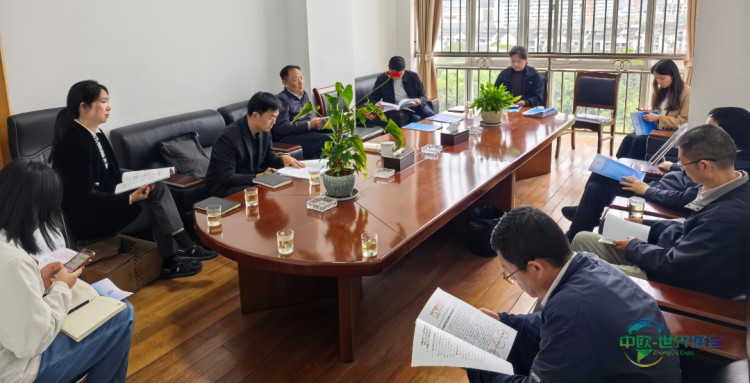 2026年4月27日，香港文博会云南馆执委会赴腾冲市进行玉石玛瑙产品招展招商座谈，文博会副主席、云南馆执委会主任、云南省民族商会会长杨振出席活动，腾冲市副市长李彬仁出席会议。